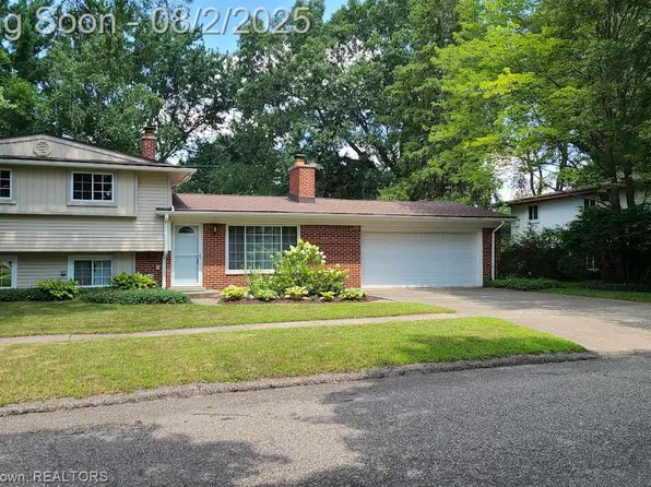 8736 Ringwood Dr, Commerce Township, MI 48382