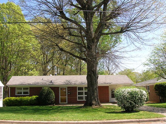 1st image of 406 Lansbury Dr