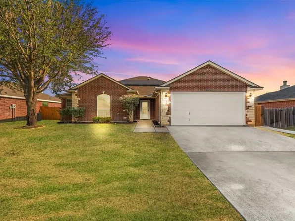 815 Wandering Ct, Granbury, TX 76049