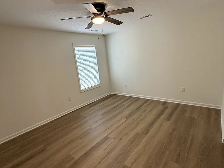 1352 Old Elizabethtown Rd — Photo 8