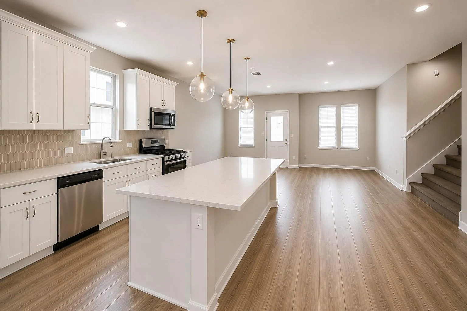 4 bed, 2.5 bath, 2538 sqft, $2,800 — Photo 4