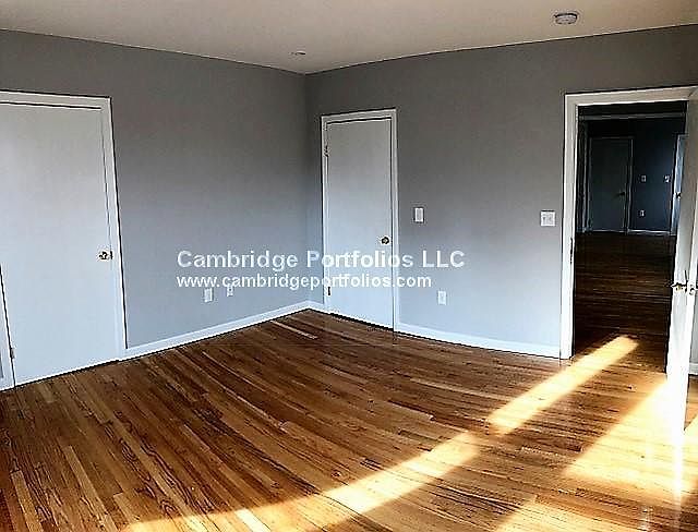 2nd image of 79 Cross St #1