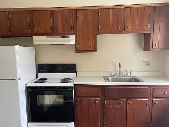 4th image of 358-362 Edwards Ave N #358-08