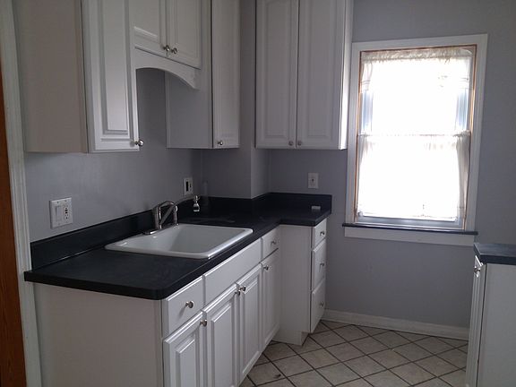 5th image of 3065 Chandler Ave