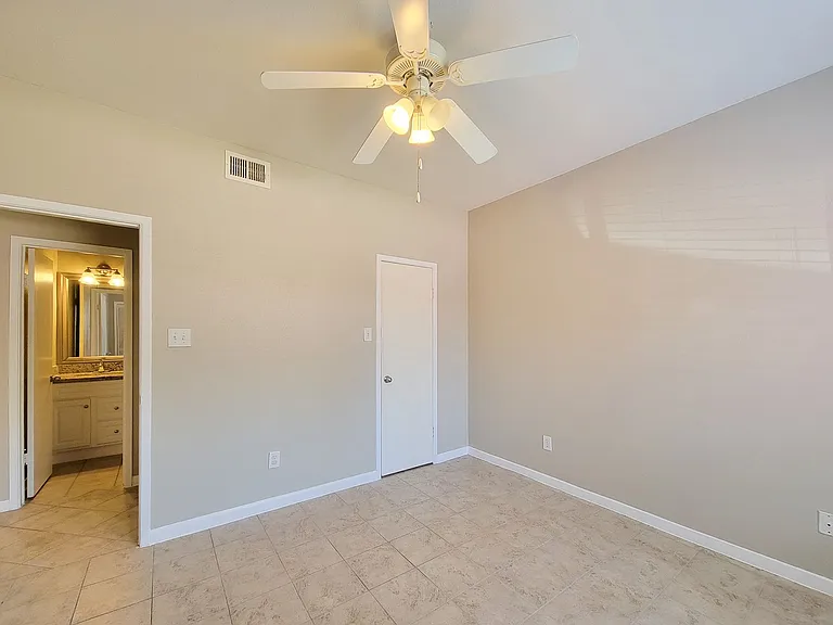 4041 Drake St #116 — Photo 8