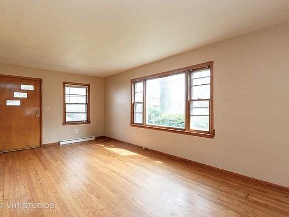 3rd image of 212 E Grand Ave