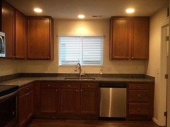 5th image of 17715 Silver Creek Ave E