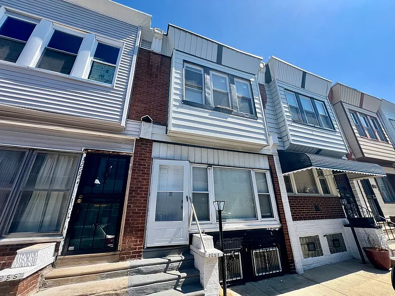 3253 N Dover St — Photo 1