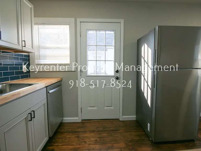 2018 E 12th St Fourplex — Photo 9