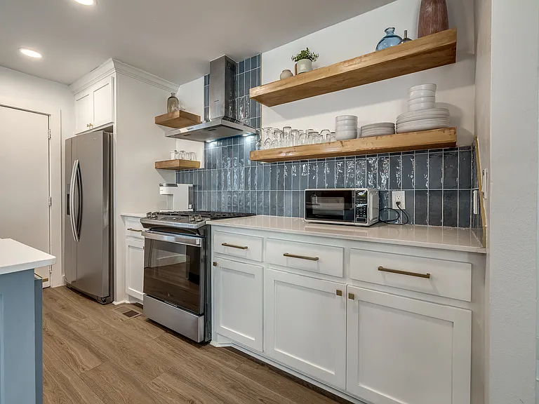 1111 W Comanche St — Photo 28