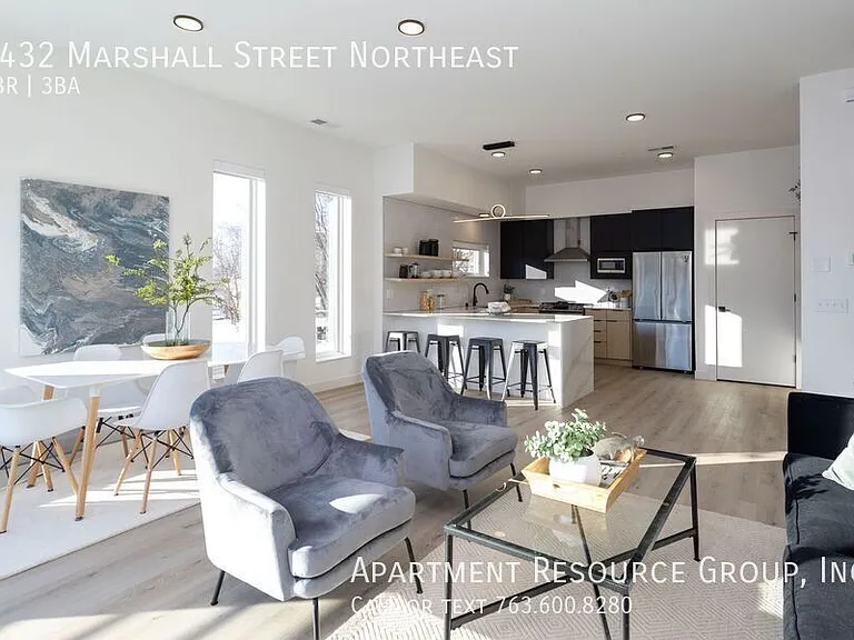1432 Marshall St NE — Photo 3