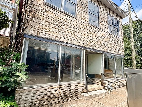 2nd image of 623 E Spring Street