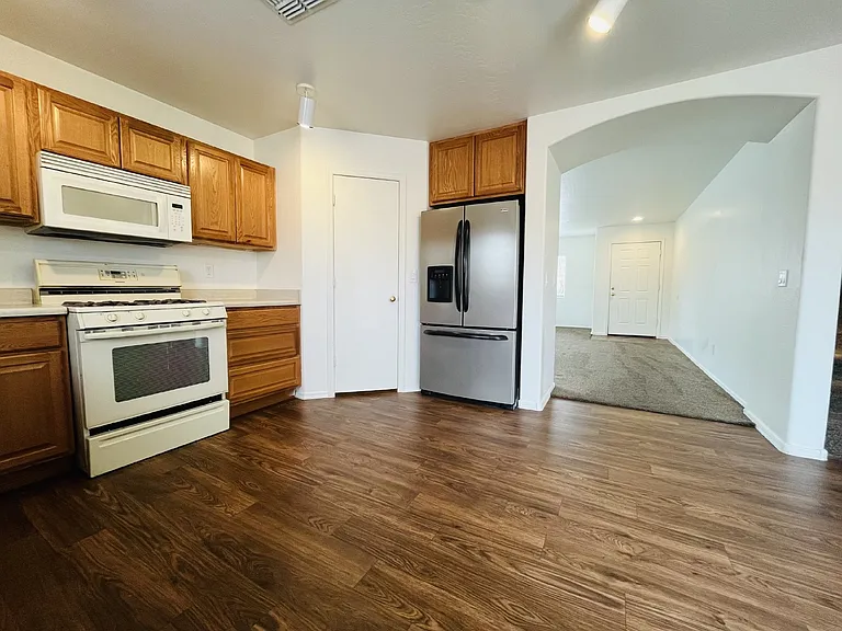 6036 W Wood St — Photo 8