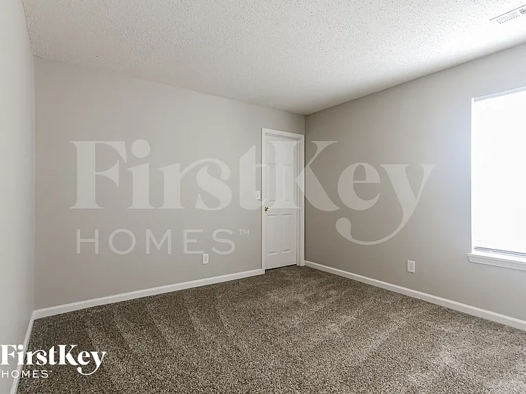 8114 Grove Berry Dr — Photo 11