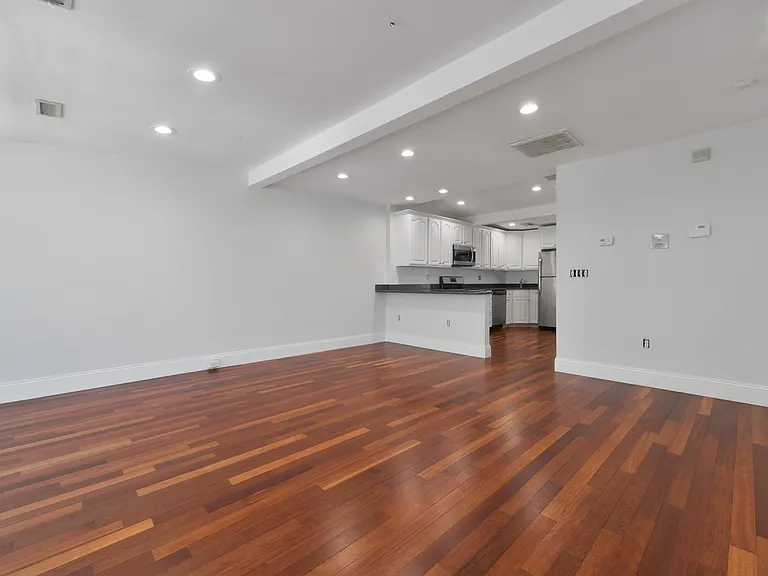 12 Tuckerman St #3A — Photo 4