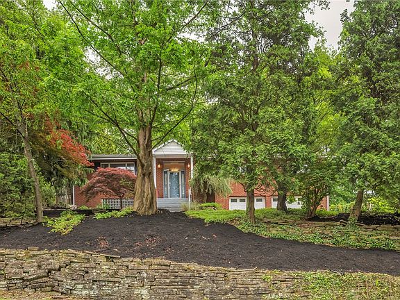 4th image of 3421 Macarthur Dr