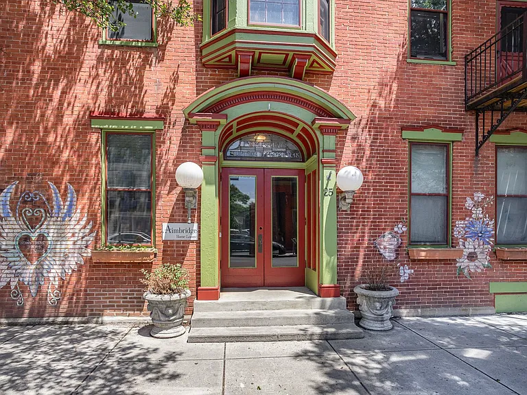 25 W Pomfret St — Photo 5