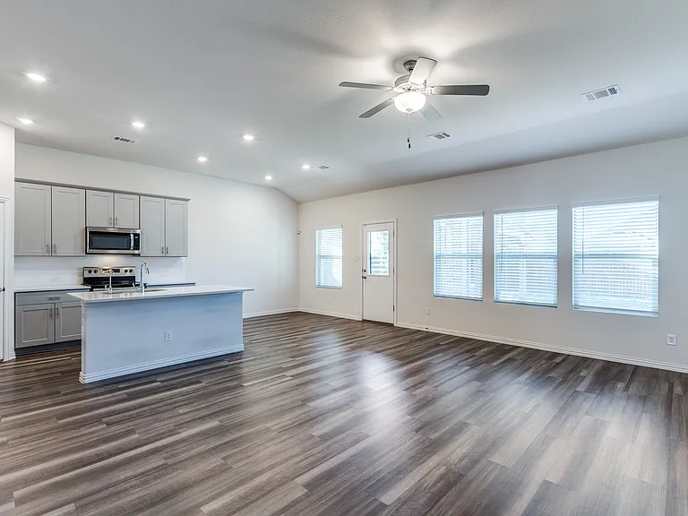 226 Stonebrook Trl — Photo 10