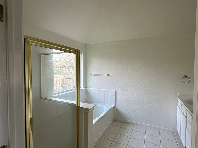 Master bath with garden tub and walkin shower
