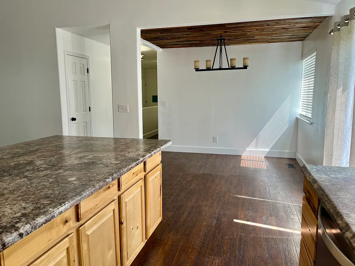 Building Photo - 742 E 150 S