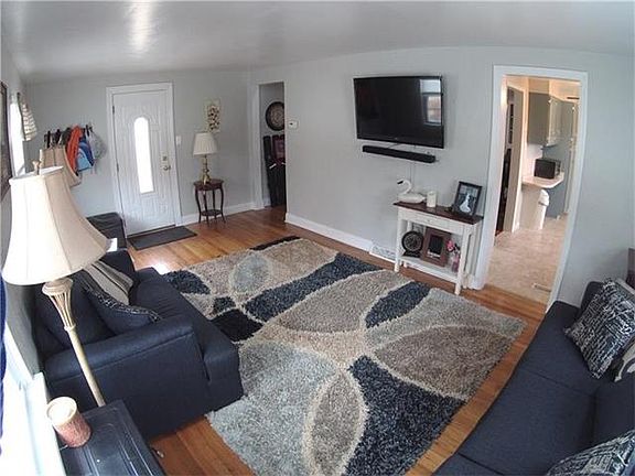 4th image of 258 E Fairmont Ave