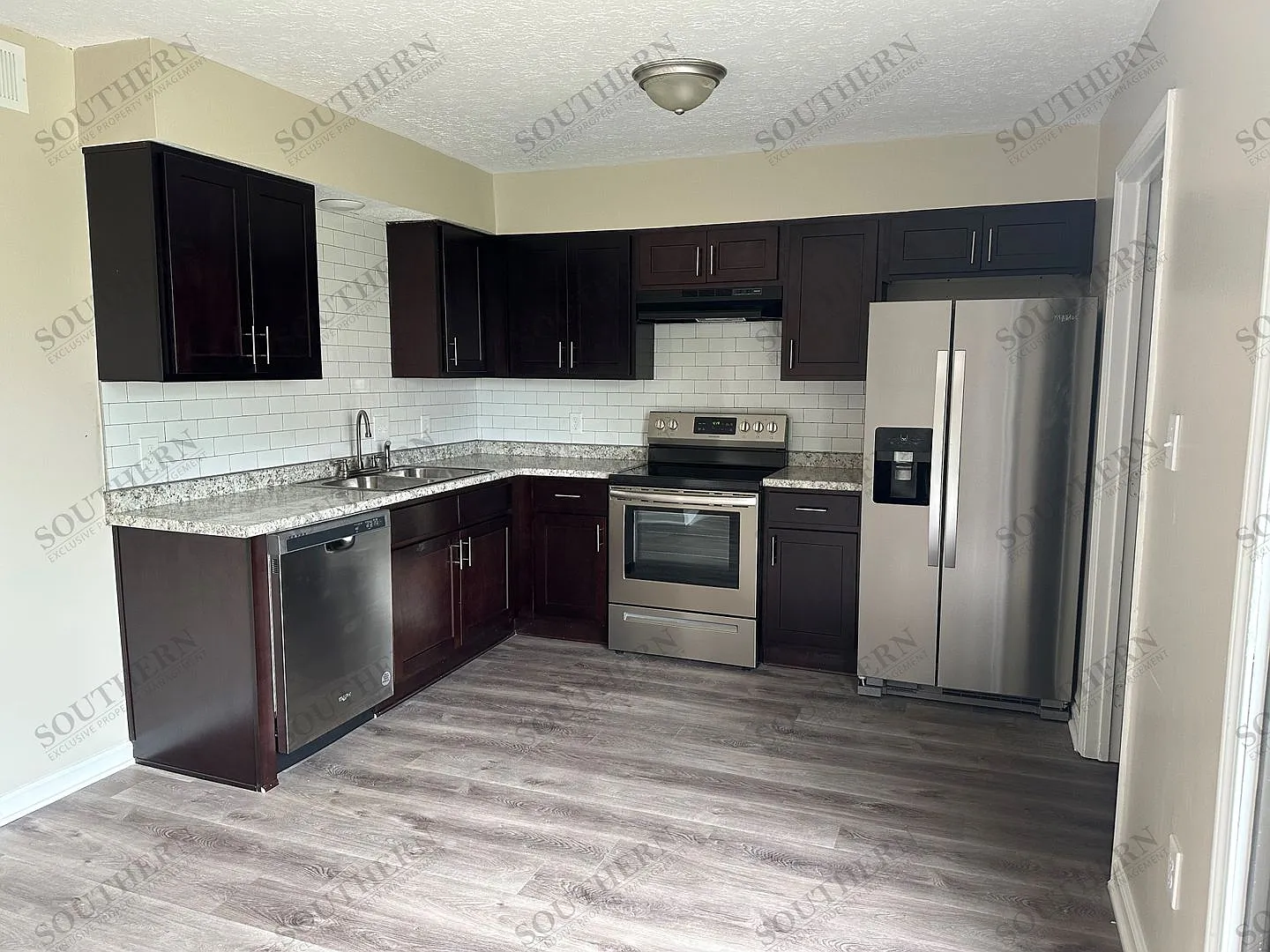 142 Westwood Circle — Photo 2