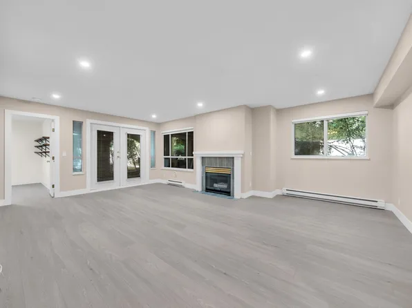 515 Whiting Way #107, Coquitlam, BC V3J 7W9