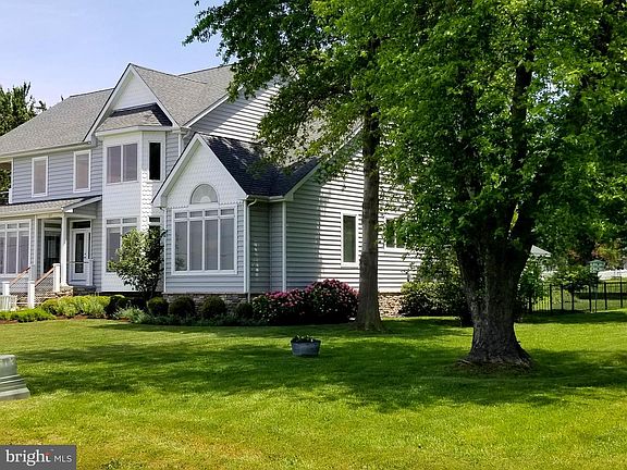 2nd image of 317 Bay Dr