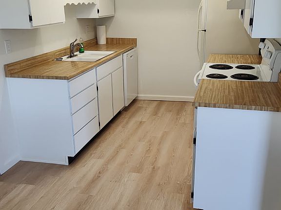 3rd image of 10119 N 96th Ave APT B