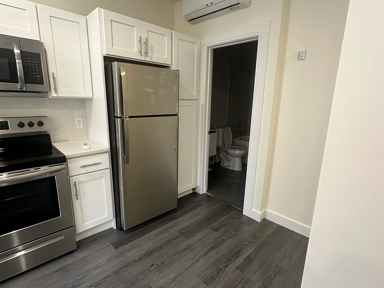 1 bed, 613 sqft, $1,300 — Photo 3