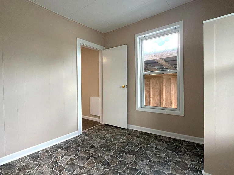 540 Oakwood St — Photo 17