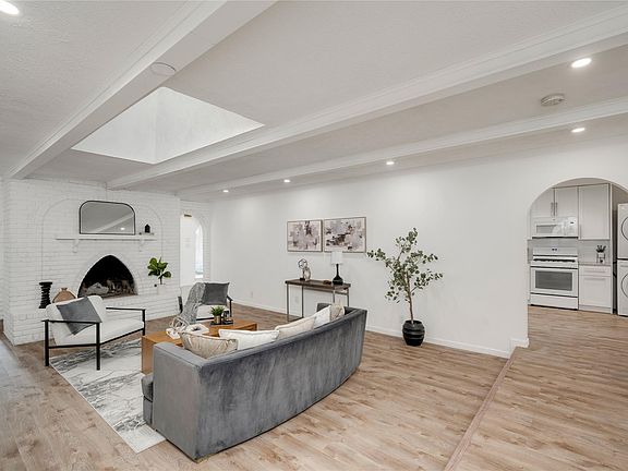 4th image of 4202 N Hills Dr
