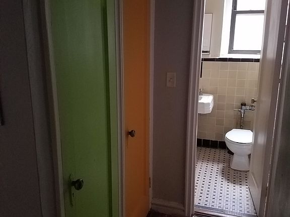 4th image of 1536 51st St APT A3