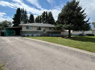 105 NE Poplar Pl, Hinton, AB T7V1E6