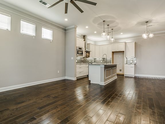 5th image of 220 E Kaufman St