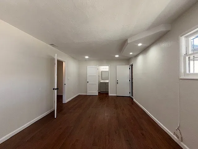 2117 E Division St — Photo 42