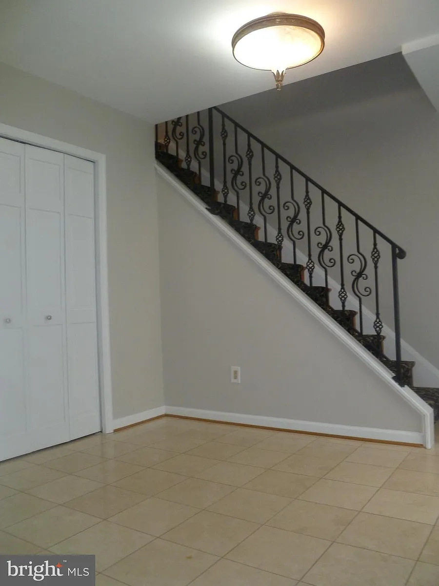 Building Photo - 7115 Warbler Ln