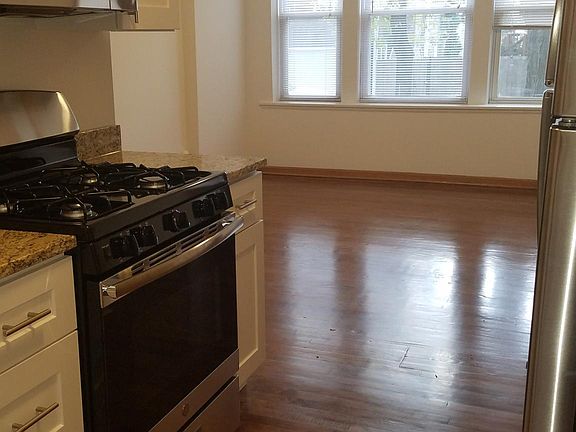 2nd image of 2252 W Berteau Ave