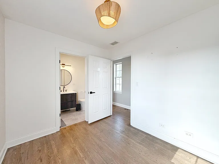 2427 W Grenshaw St #2 — Photo 19