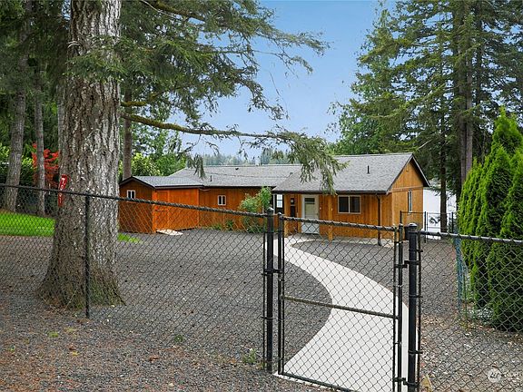 2nd image of 1001 E Trails End Drive