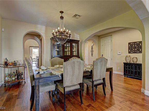 4th image of 921 Las Palomas Dr