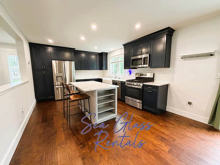 Beacon Dr — Photo 4