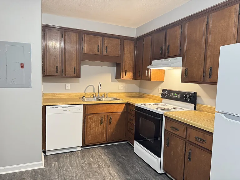 528 Main St #8 — Photo 5