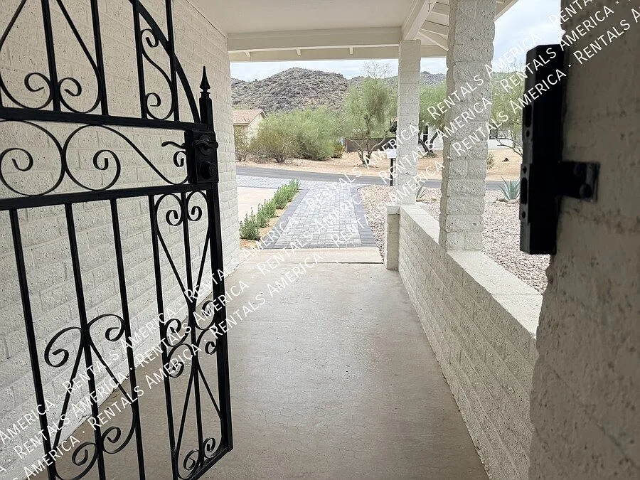 Stunning South Mountain Views in a Quiet, Upscale Neighborhood — Photo 2