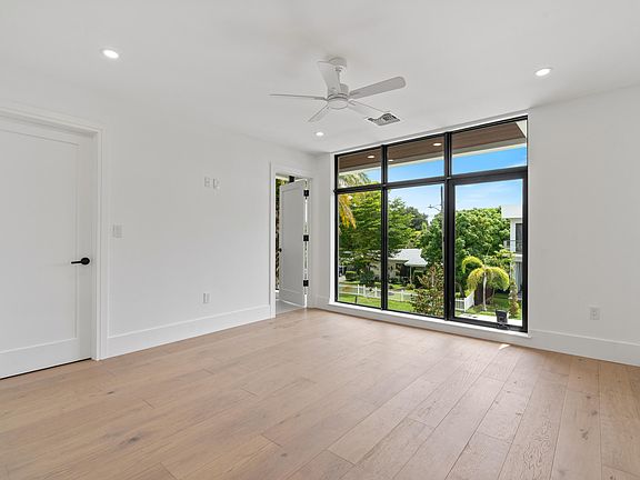 5th image of 1131 NE 12th Avenue