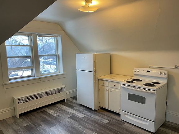 3rd image of 412 E Spruce St APT 4