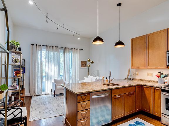 3rd image of 537 Liberty Hl APT 2
