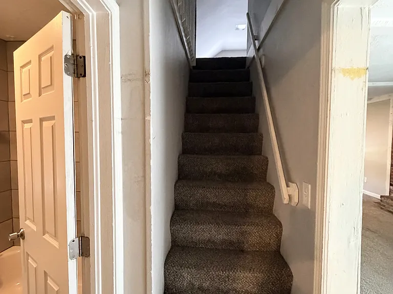 302 S Hocker Ave — Photo 12