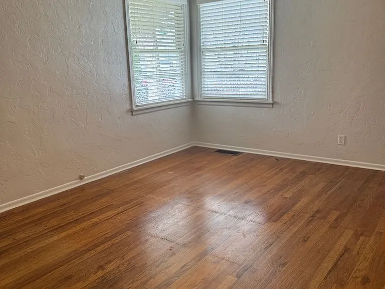 1533 Melrose St — Photo 10