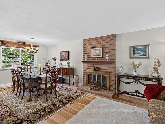 3rd image of 4209 Whitney Ave